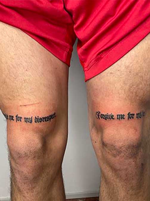 Tatuaje de frase para hombre con significado en los muslos